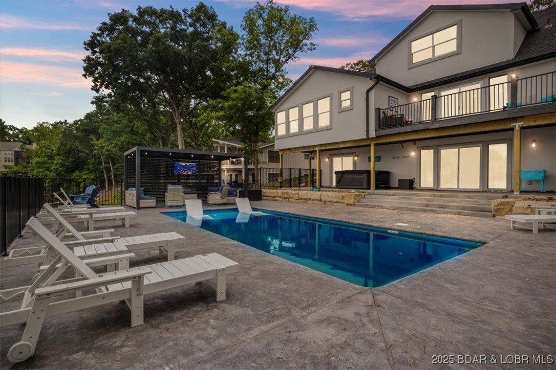 Osage Beach, Missouri, 65065, United States, 5 Bedrooms Bedrooms, ,4 BathroomsBathrooms,Residential,Active,2001071