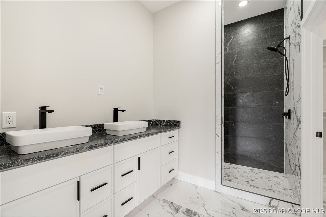 Sunrise Beach, Missouri, 65065, United States, 6 Bedrooms Bedrooms, ,6 BathroomsBathrooms,Residential,Active,1929710