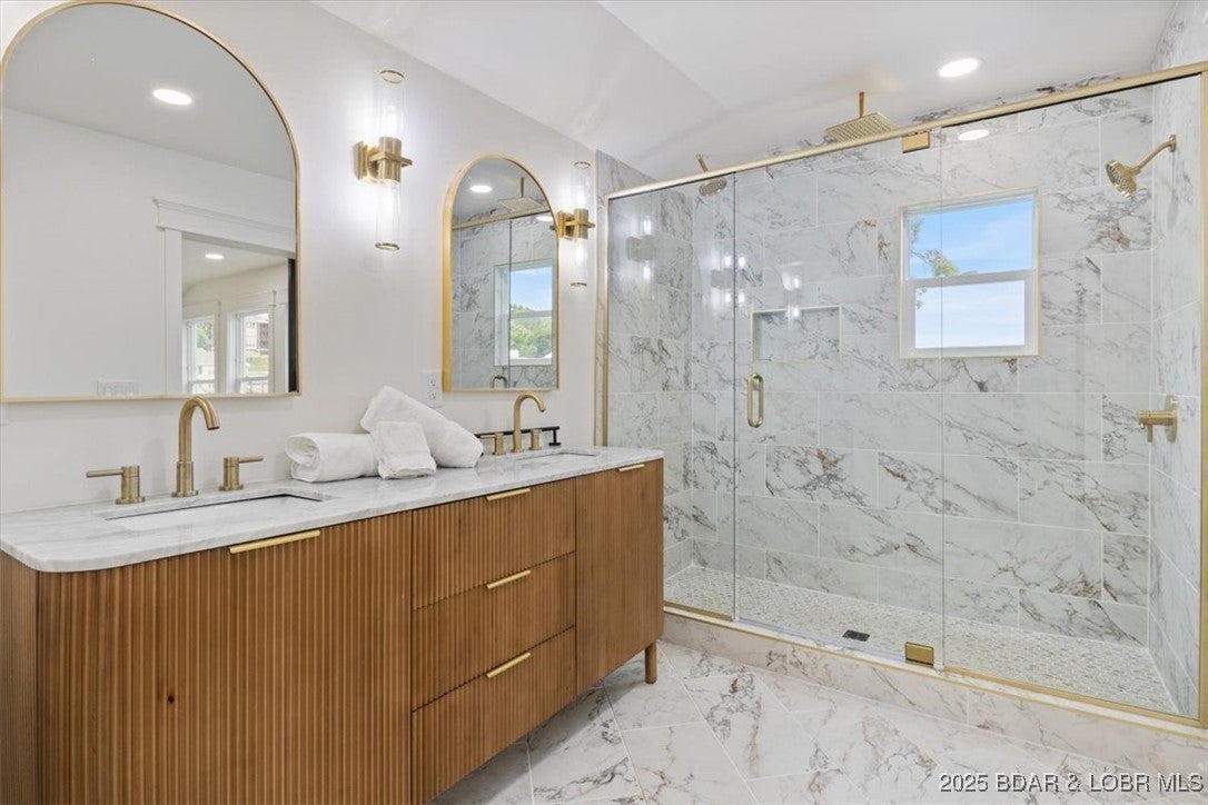 Osage Beach, Missouri, 65065, United States, 5 Bedrooms Bedrooms, ,4 BathroomsBathrooms,Residential,Active,2001071