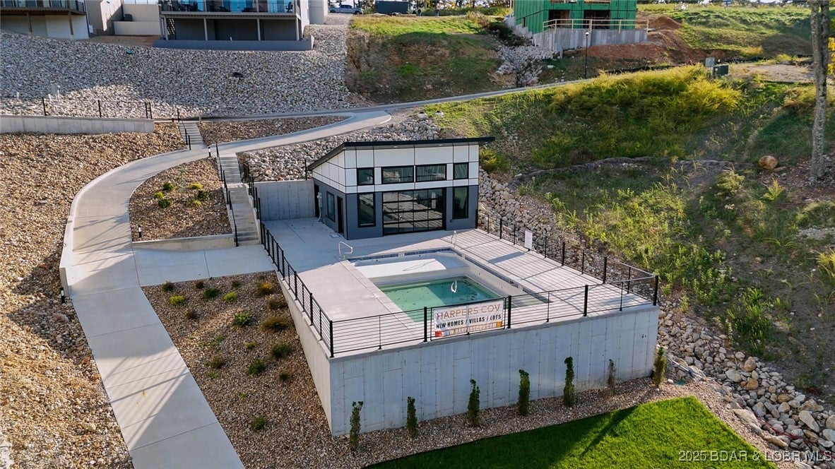 Osage Beach, Missouri, 65065, United States, 4 Bedrooms Bedrooms, ,5 BathroomsBathrooms,Residential,Active,1985585