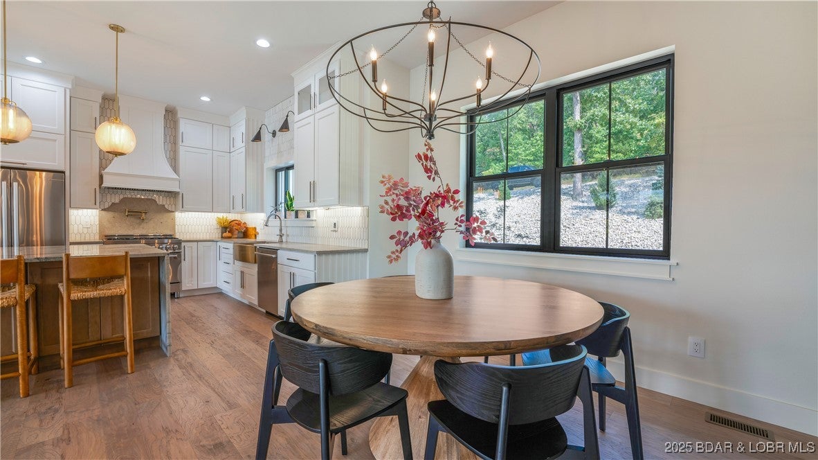 Porto Cima, Missouri, 65079, United States, 6 Bedrooms Bedrooms, ,6 BathroomsBathrooms,Residential,Active,1894189