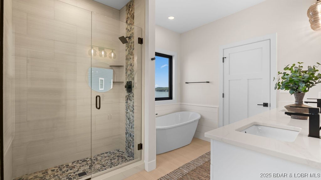 Camdenton, Missouri, 65020, United States, 4 Bedrooms Bedrooms, ,4 BathroomsBathrooms,Residential,Active,1945094