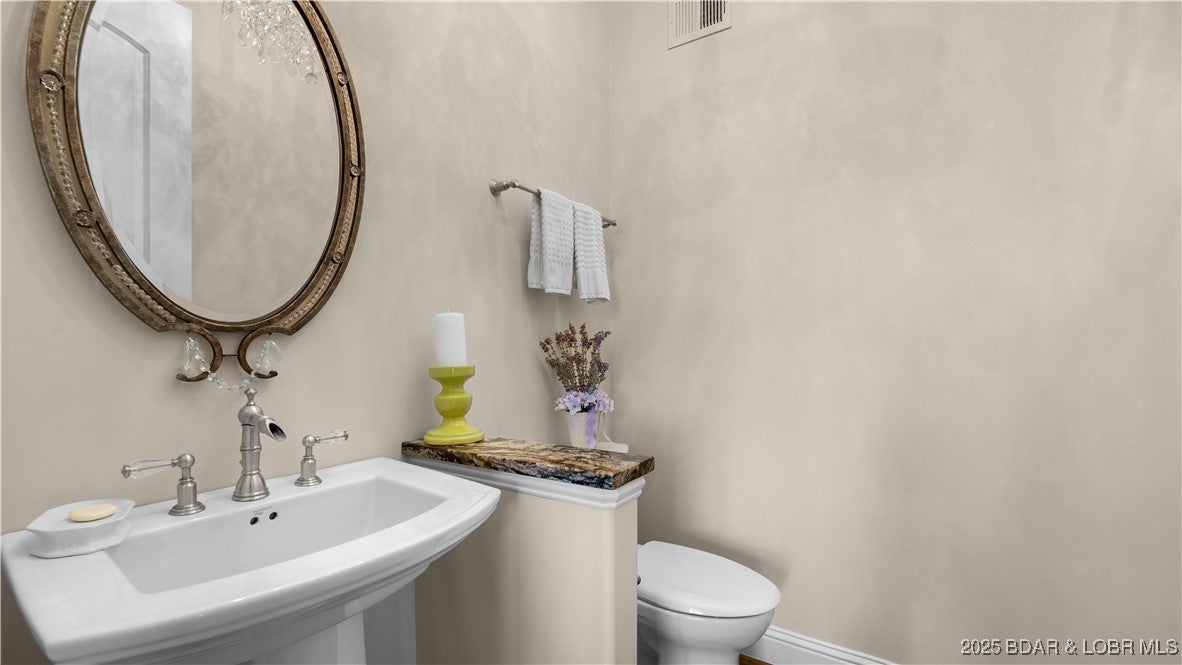 Camdenton, Missouri, 65020, United States, 5 Bedrooms Bedrooms, ,5 BathroomsBathrooms,Residential,Active,1989766