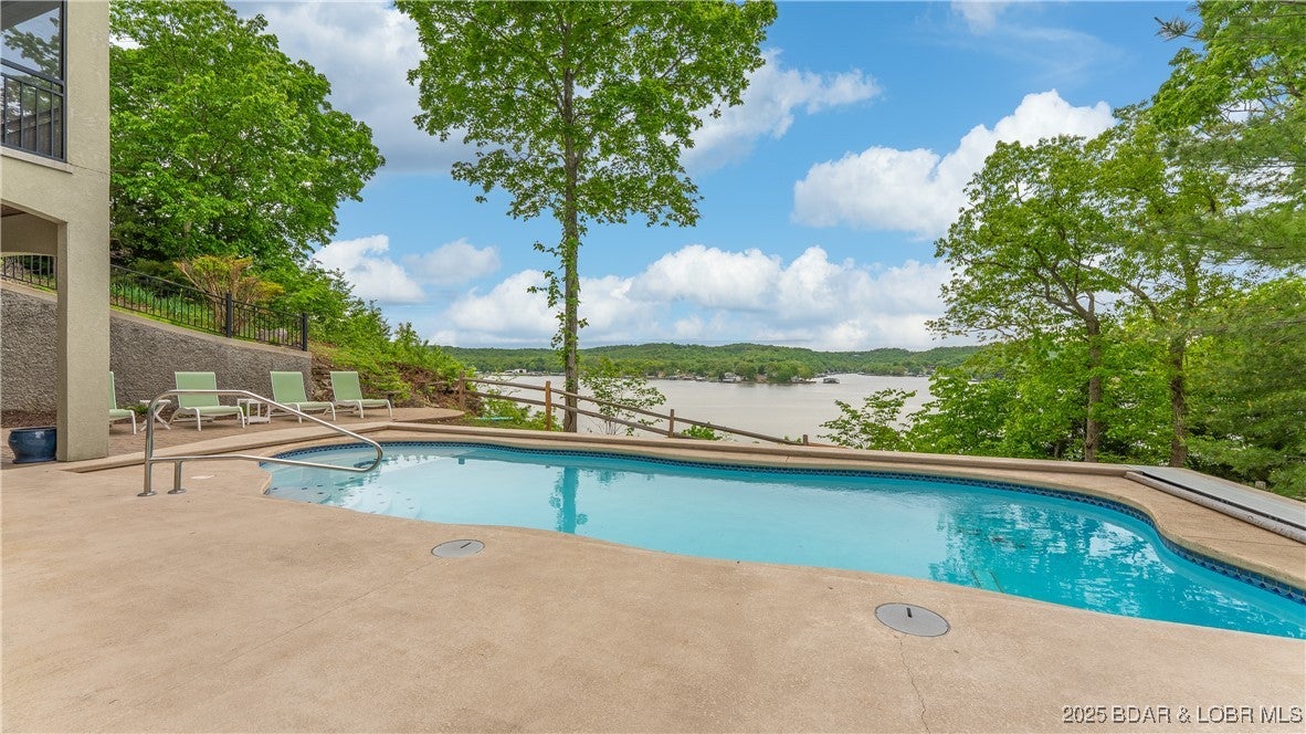 Camdenton, Missouri, 65020, United States, ,5 BathroomsBathrooms,Residential,Active,1797942