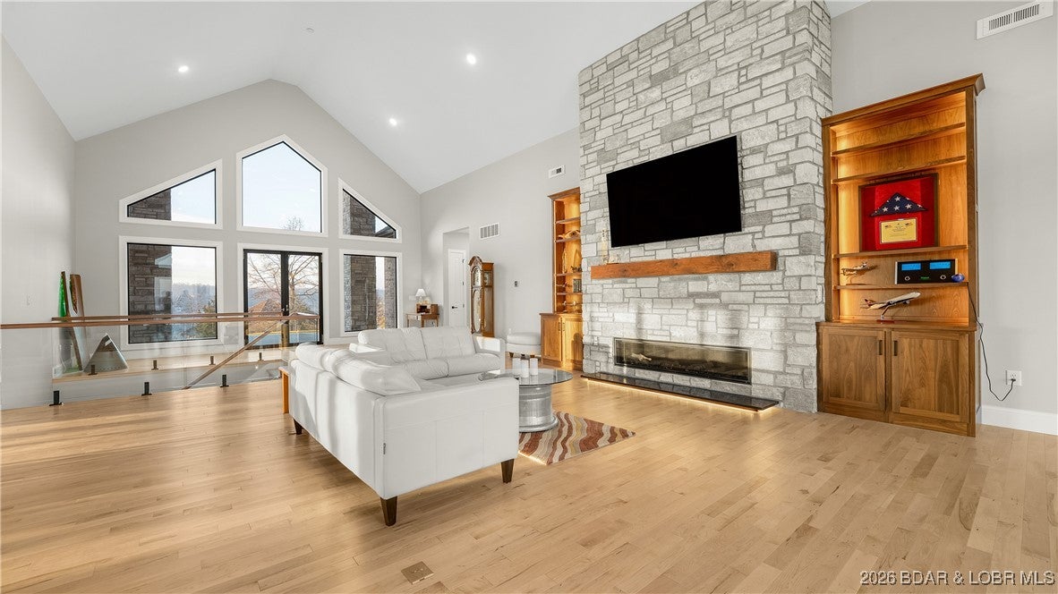 Osage Beach, Missouri, 65065, United States, 4 Bedrooms Bedrooms, ,5 BathroomsBathrooms,Residential,Active,2008724