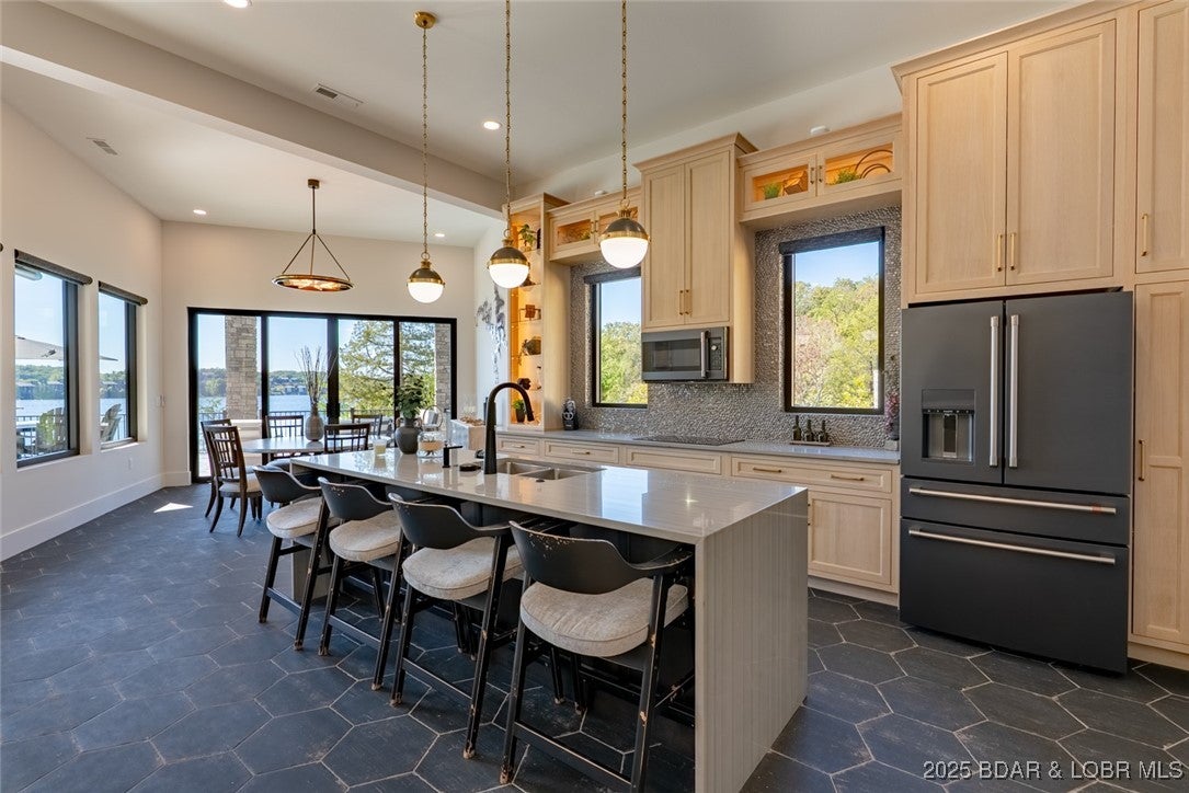 Sunrise Beach, Missouri, 65079, United States, 5 Bedrooms Bedrooms, ,7 BathroomsBathrooms,Residential,Active,1961963