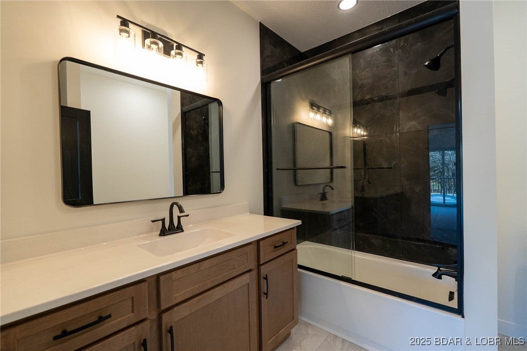 Camdenton, Missouri, 65020, United States, 4 Bedrooms Bedrooms, ,6 BathroomsBathrooms,Residential,Active,2007247