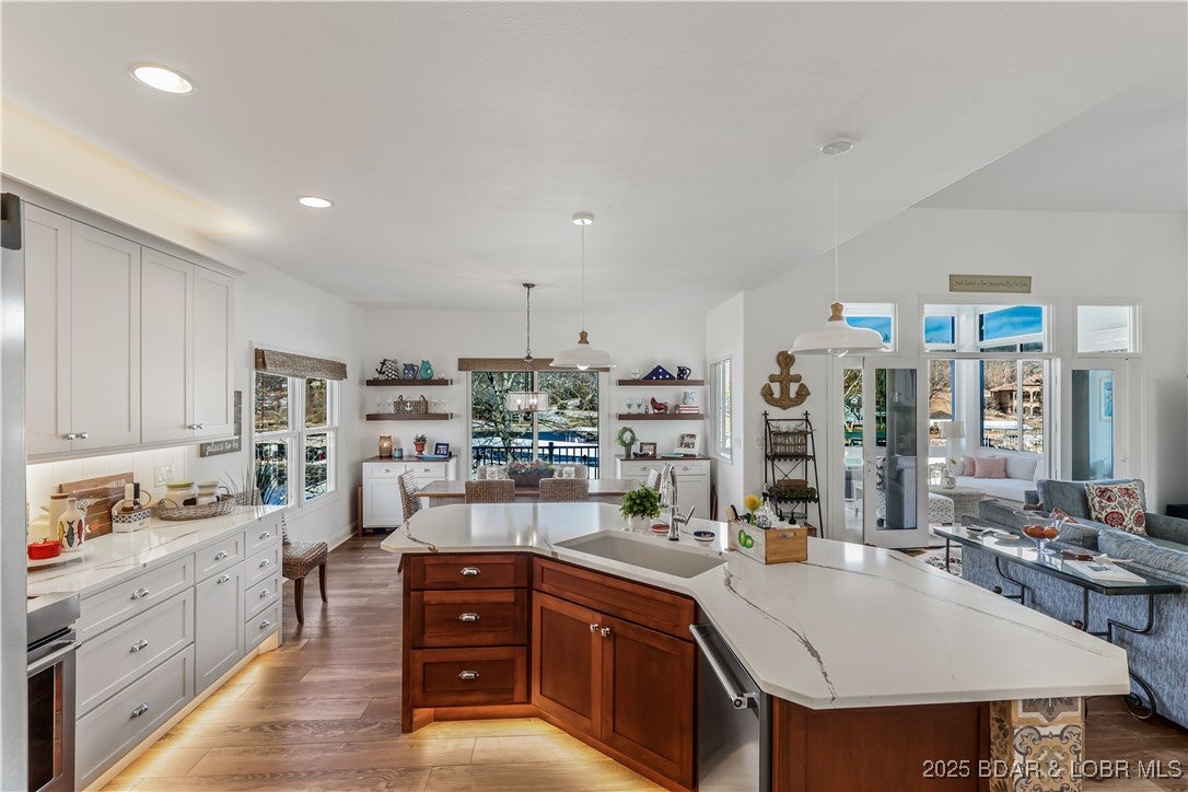 Lake Ozark, Missouri, 65049, United States, 6 Bedrooms Bedrooms, ,4 BathroomsBathrooms,Residential,Active,2006947