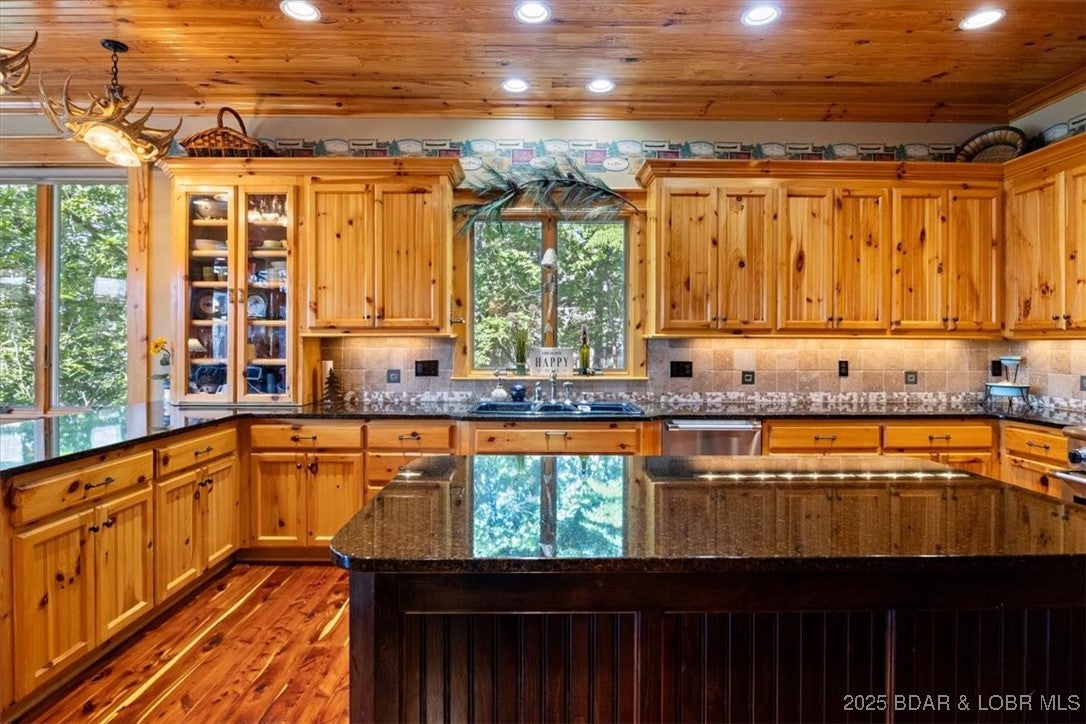 Sunrise Beach, Missouri, 65079, United States, 7 Bedrooms Bedrooms, ,6 BathroomsBathrooms,Residential,Active,1903216