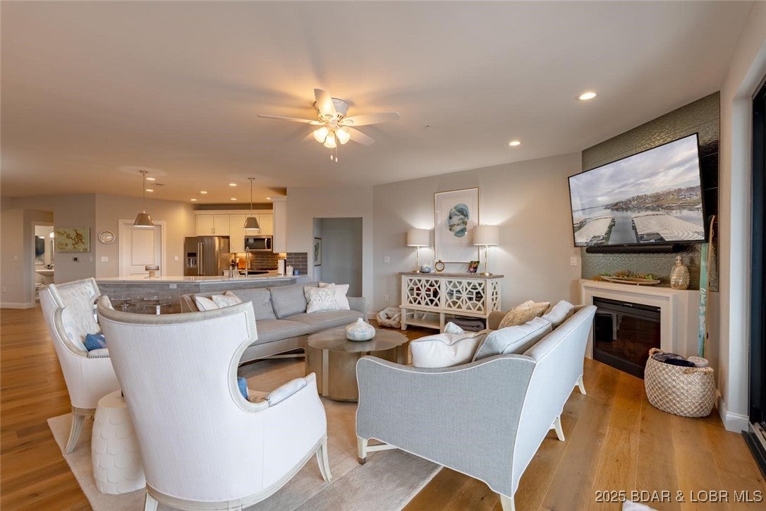 Sunrise Beach, Missouri, 65079, United States, 4 Bedrooms Bedrooms, ,5 BathroomsBathrooms,Residential,Active,2008284