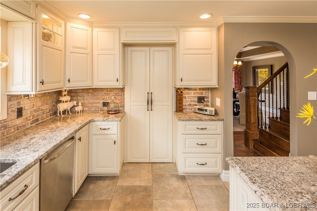 Jefferson City, Missouri, 65109, United States, 4 Bedrooms Bedrooms, ,4 BathroomsBathrooms,Residential,Active,1990045