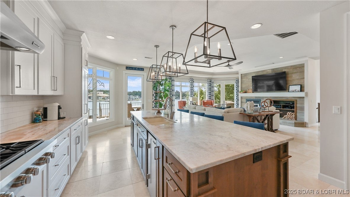 Sunrise Beach, Missouri, 65079, United States, 5 Bedrooms Bedrooms, ,5 BathroomsBathrooms,Residential,Active,1929435
