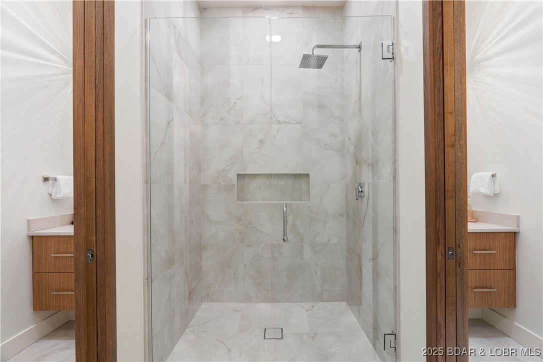 Sunrise Beach, Missouri, 65079, United States, 3 Bedrooms Bedrooms, ,3 BathroomsBathrooms,Residential,Active,1922285