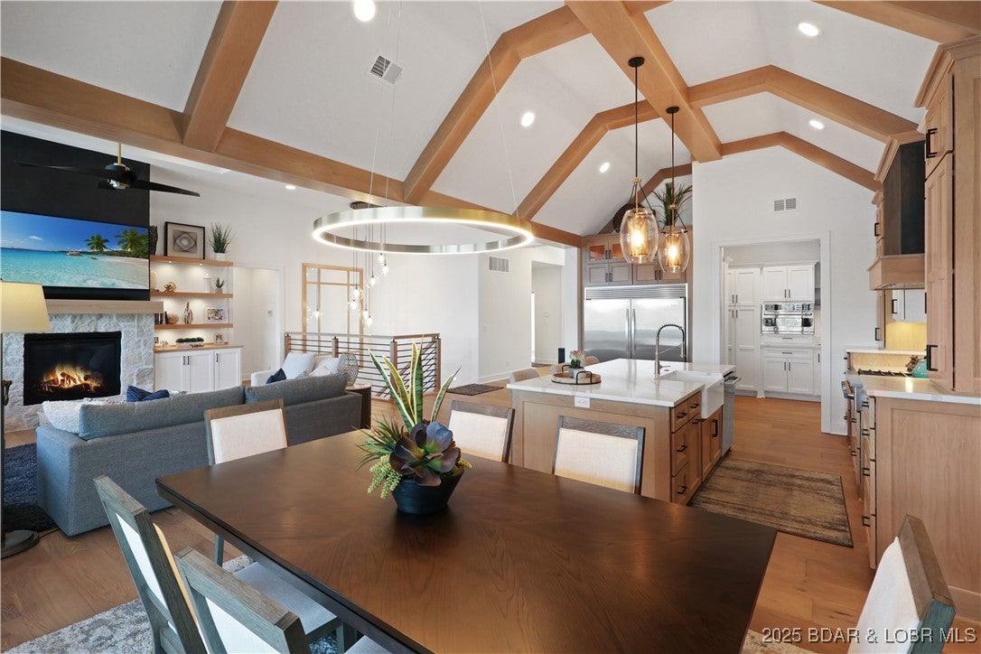 Porto Cima, Missouri, 65079, United States, 6 Bedrooms Bedrooms, ,5 BathroomsBathrooms,Residential,Active,1960144