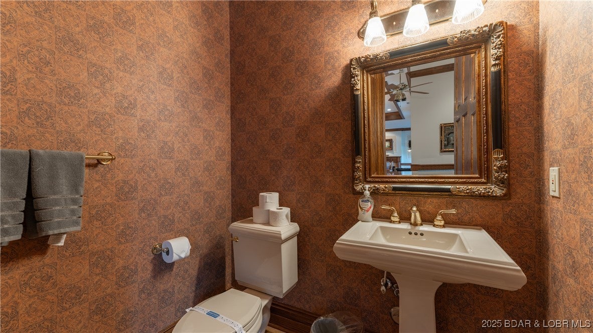 Sunrise Beach, Missouri, 65079, United States, ,7 BathroomsBathrooms,Residential,Active,1748281