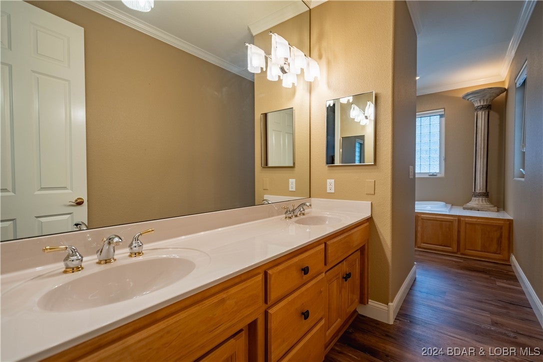 Porto Cima, Missouri, 65079, United States, ,5 BathroomsBathrooms,Residential,Active,1703312
