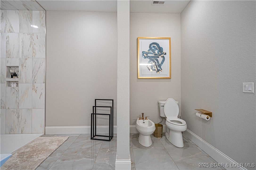 Osage Beach, Missouri, 65065, United States, 4 Bedrooms Bedrooms, ,5 BathroomsBathrooms,Residential,Active,1823963