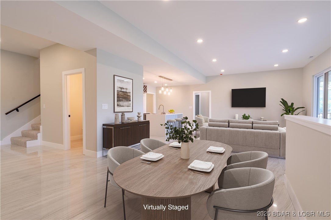 Sunrise Beach, Missouri, 65079, United States, 6 Bedrooms Bedrooms, ,7 BathroomsBathrooms,Residential,Active,1968091