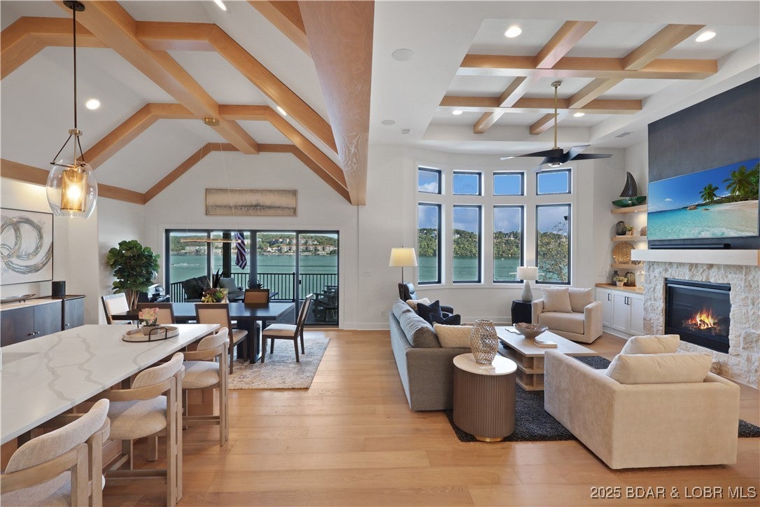 Porto Cima, Missouri, 65079, United States, 6 Bedrooms Bedrooms, ,5 BathroomsBathrooms,Residential,Active,1960144