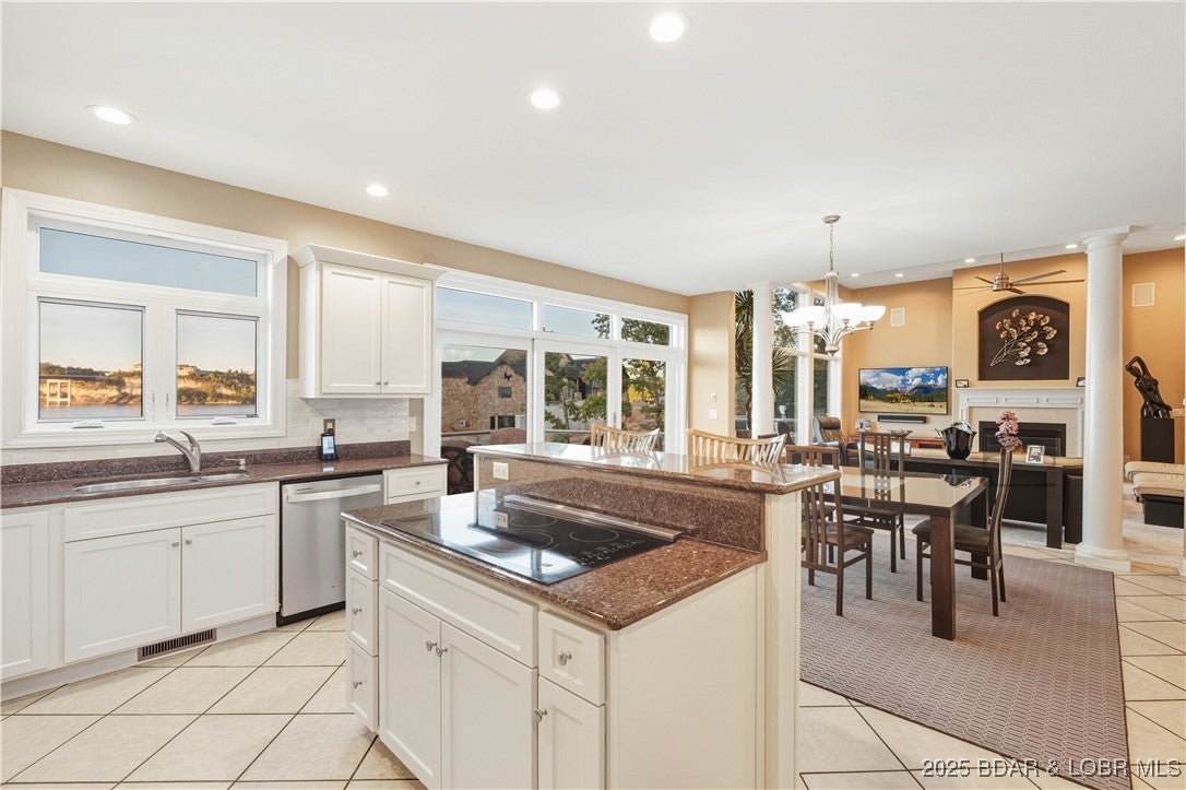 Porto Cima, Missouri, 65079, United States, 5 Bedrooms Bedrooms, ,4 BathroomsBathrooms,Residential,Active,1973370