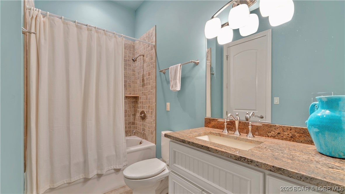 Camdenton, Missouri, 65020, United States, 5 Bedrooms Bedrooms, ,5 BathroomsBathrooms,Residential,Active,1989766