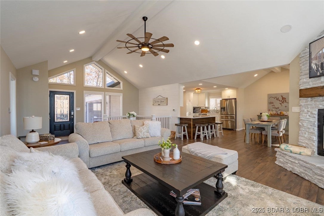 Four Seasons, Missouri, 65049, United States, 5 Bedrooms Bedrooms, ,4 BathroomsBathrooms,Residential,Active,2008696