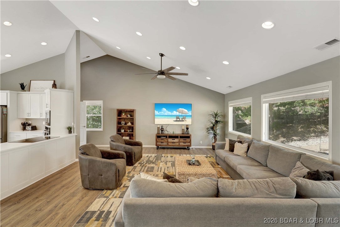 Sunrise Beach, Missouri, 65079, United States, 5 Bedrooms Bedrooms, ,6 BathroomsBathrooms,Residential,Active,2015451