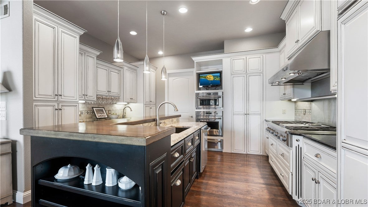 Camdenton, Missouri, 65020, United States, 5 Bedrooms Bedrooms, ,5 BathroomsBathrooms,Residential,Active,1989766