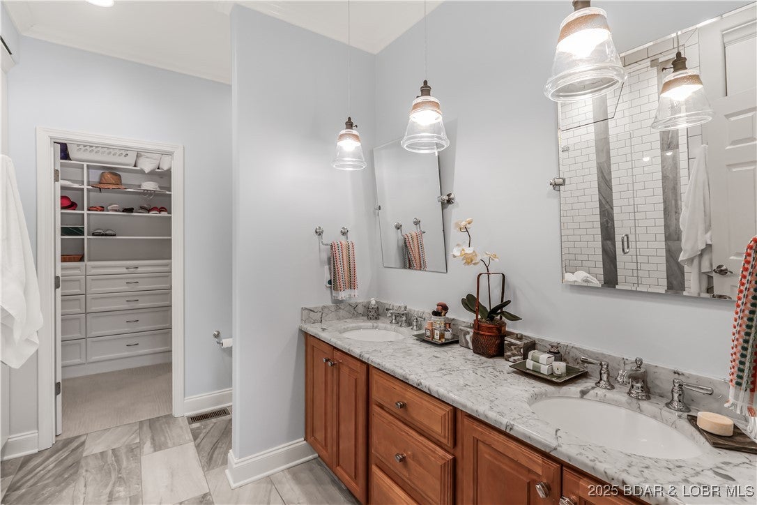 Lake Ozark, Missouri, 65049, United States, 6 Bedrooms Bedrooms, ,4 BathroomsBathrooms,Residential,Active,2006947