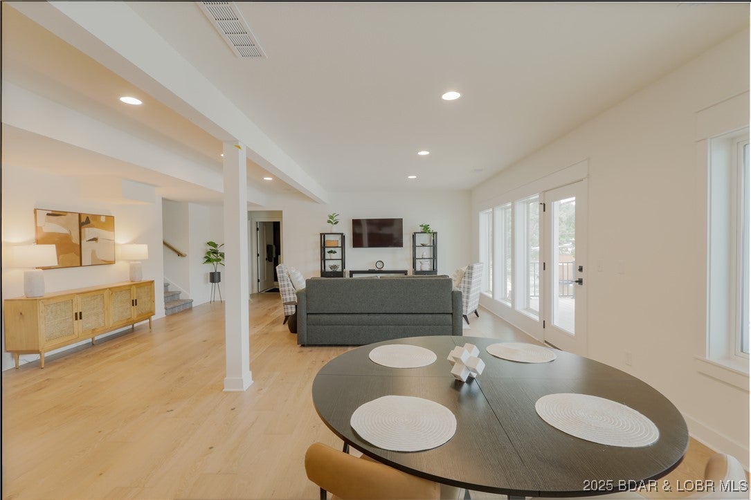 Sunrise Beach, Missouri, 65079, United States, 4 Bedrooms Bedrooms, ,4 BathroomsBathrooms,Residential,Active,1929412