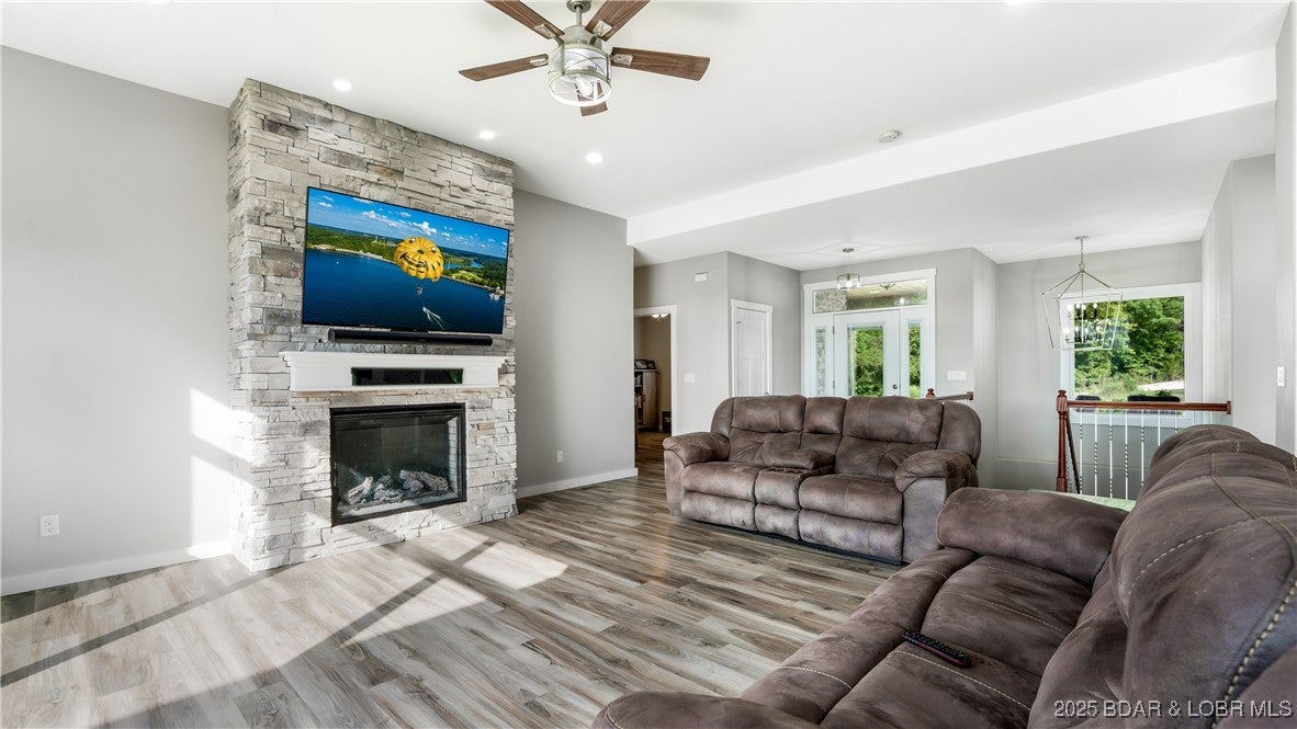 Camdenton, Missouri, 65020, United States, 5 Bedrooms Bedrooms, ,4 BathroomsBathrooms,Residential,Active,1903211