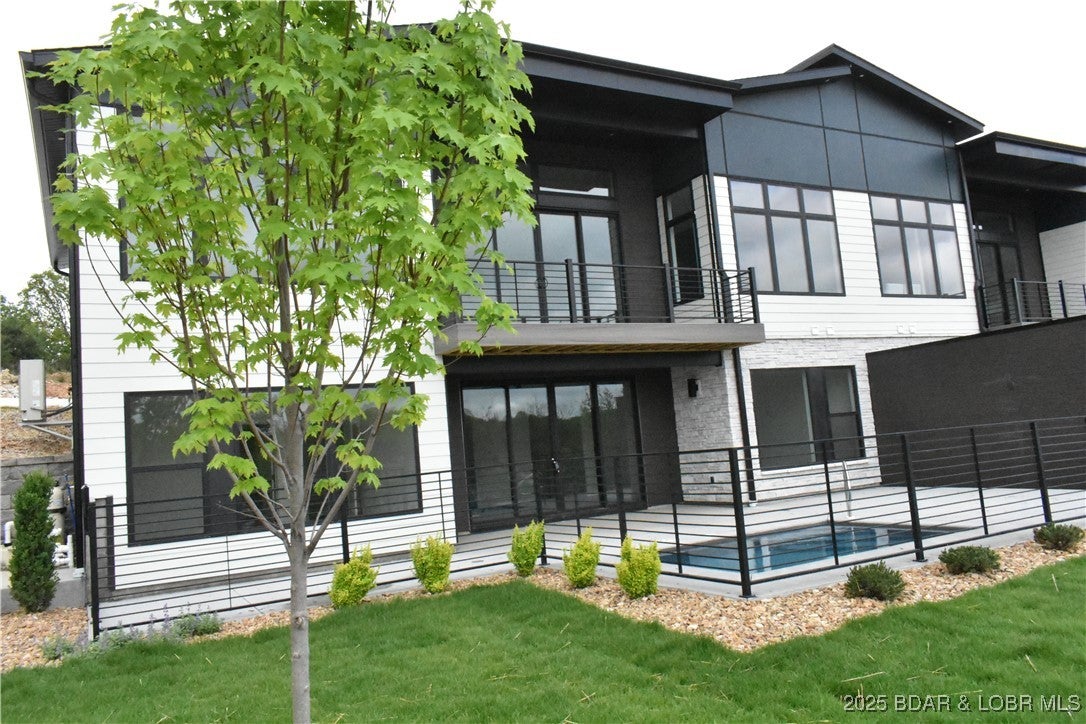 Osage Beach, Missouri, 65065, United States, 5 Bedrooms Bedrooms, ,4 BathroomsBathrooms,Residential,Active,1953713
