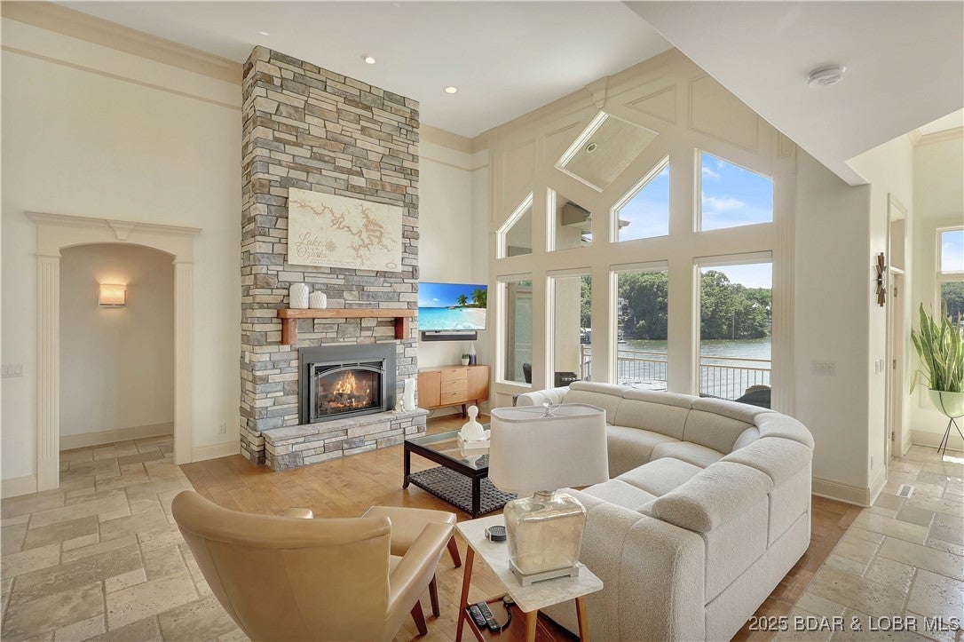 Porto Cima, Missouri, 65079, United States, 7 Bedrooms Bedrooms, ,7 BathroomsBathrooms,Residential,Active,1922532