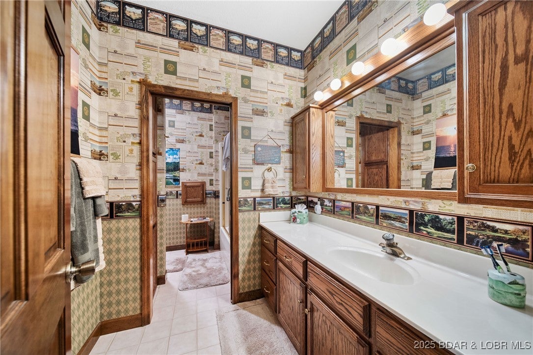 Linn Creek, Missouri, 65052, United States, 7 Bedrooms Bedrooms, ,6 BathroomsBathrooms,Residential,Active,1929474