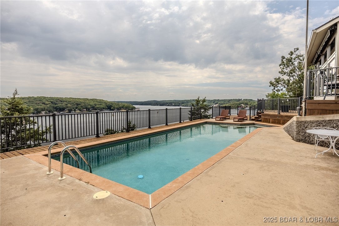 Sunrise Beach, Missouri, 65079, United States, 3 Bedrooms Bedrooms, ,3 BathroomsBathrooms,Residential,Active,1934766