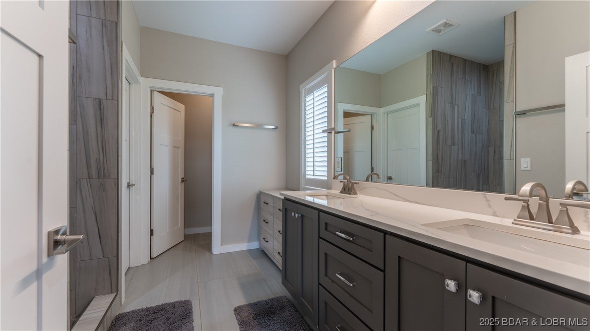 Camdenton, Missouri, 65020, United States, 5 Bedrooms Bedrooms, ,4 BathroomsBathrooms,Residential,Active,1903211