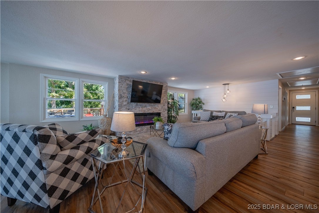 Sunrise Beach, Missouri, 65079, United States, 9 Bedrooms Bedrooms, ,7 BathroomsBathrooms,Residential,Active,1898212