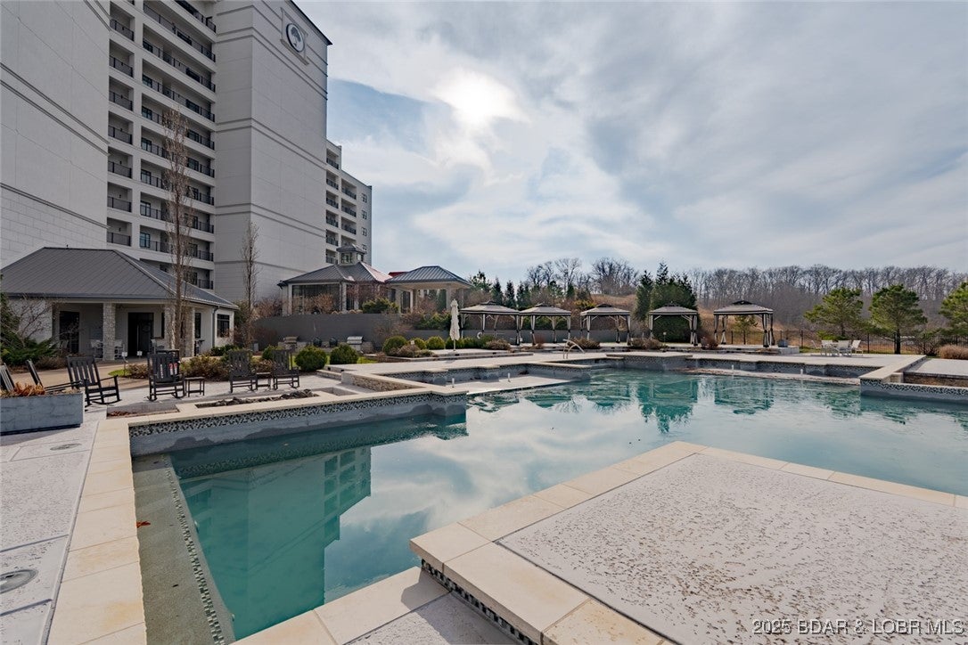 Sunrise Beach, Missouri, 65079, United States, 4 Bedrooms Bedrooms, ,5 BathroomsBathrooms,Residential,Active,2008284