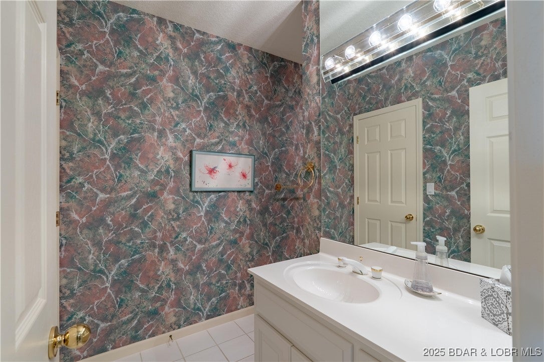 Four Seasons, Missouri, 65049, United States, 5 Bedrooms Bedrooms, ,6 BathroomsBathrooms,Residential,Active,1843468