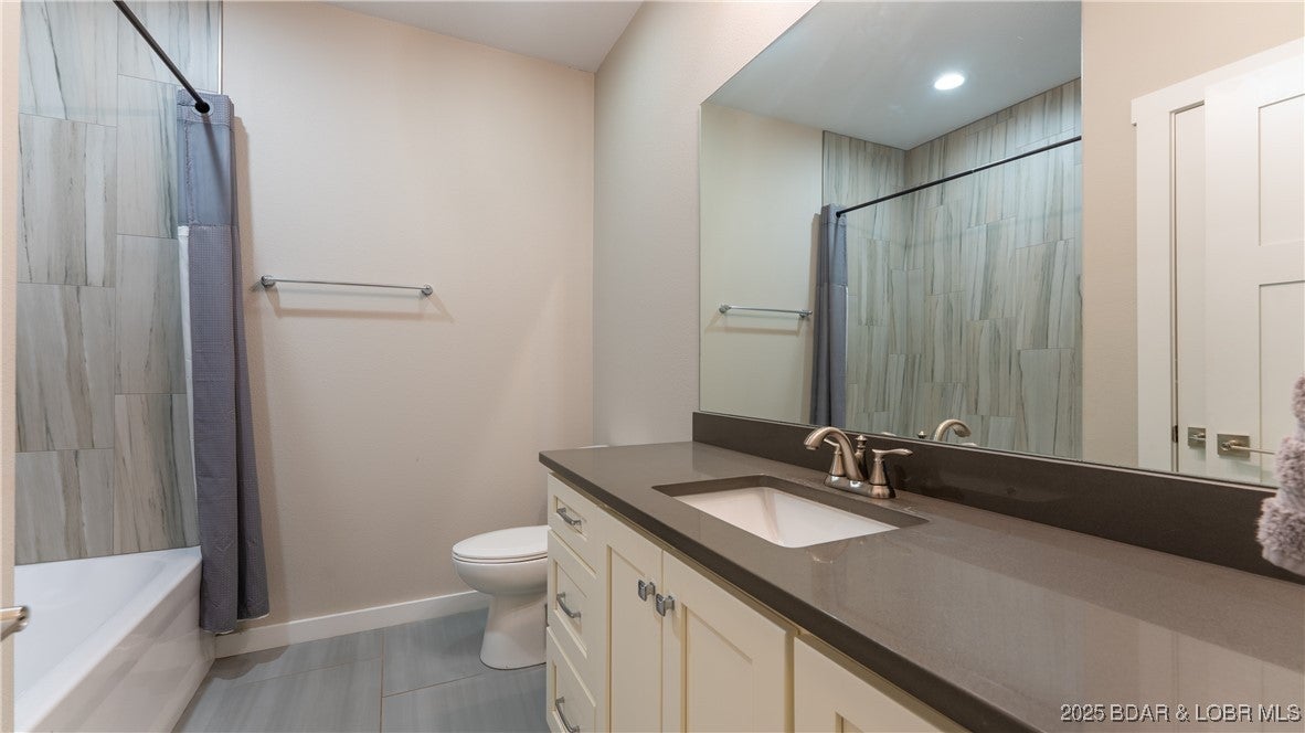 Camdenton, Missouri, 65020, United States, 5 Bedrooms Bedrooms, ,4 BathroomsBathrooms,Residential,Active,1903211