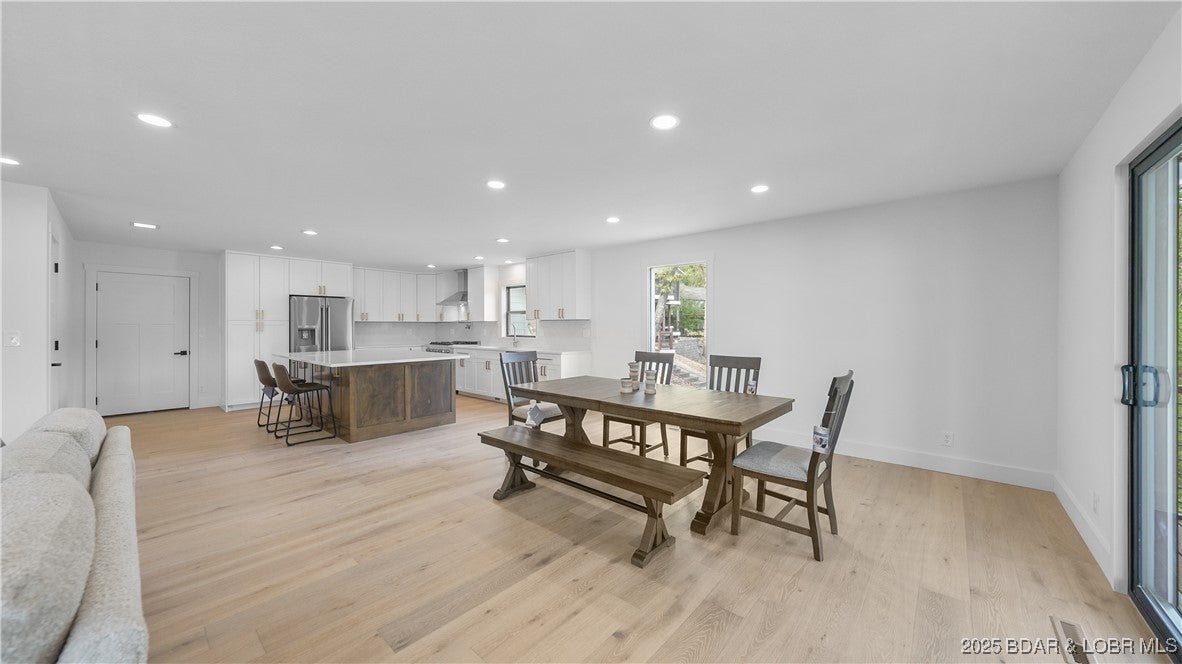 Osage Beach, Missouri, 65065, United States, 4 Bedrooms Bedrooms, ,4 BathroomsBathrooms,Residential,Active,1946330