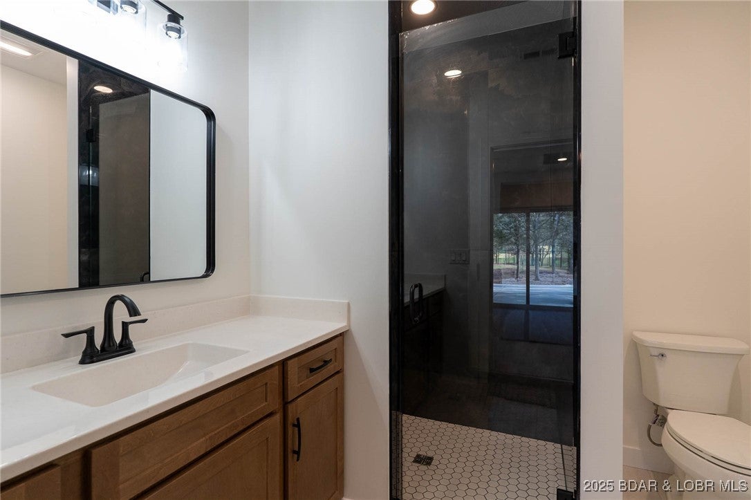 Camdenton, Missouri, 65020, United States, 4 Bedrooms Bedrooms, ,6 BathroomsBathrooms,Residential,Active,2007247