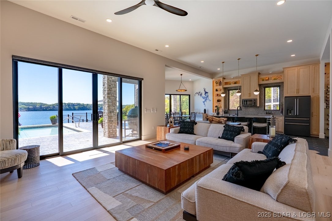 Sunrise Beach, Missouri, 65079, United States, 5 Bedrooms Bedrooms, ,7 BathroomsBathrooms,Residential,Active,1961963