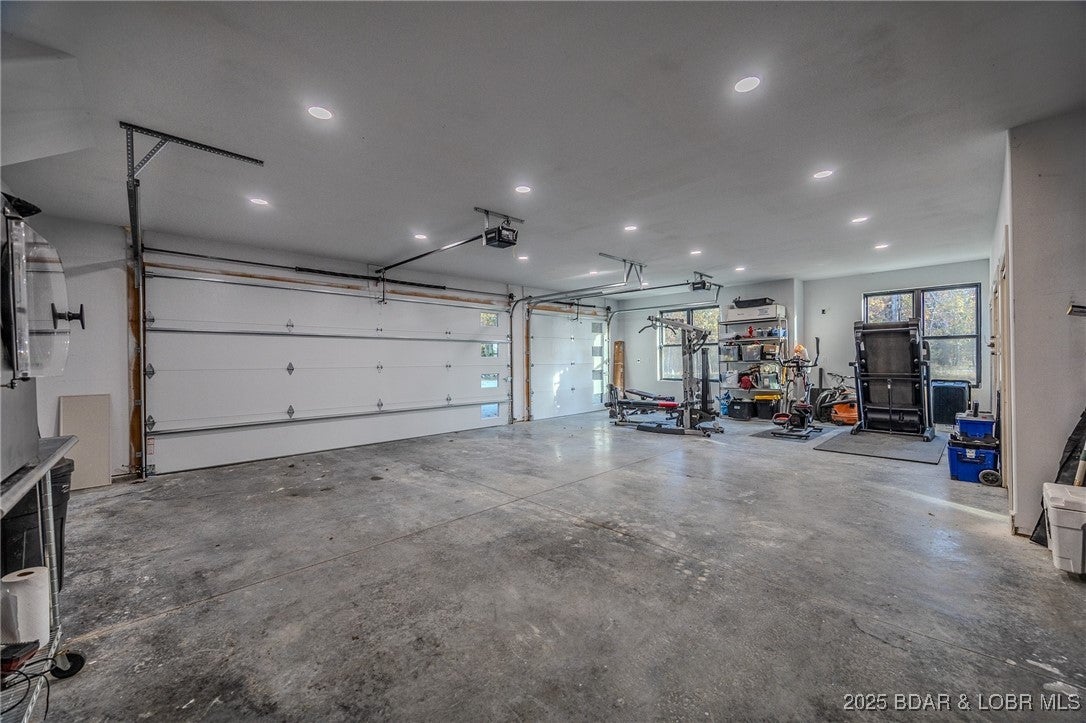 Linn Creek, Missouri, 65052, United States, 6 Bedrooms Bedrooms, ,5 BathroomsBathrooms,Residential,Active,1989796