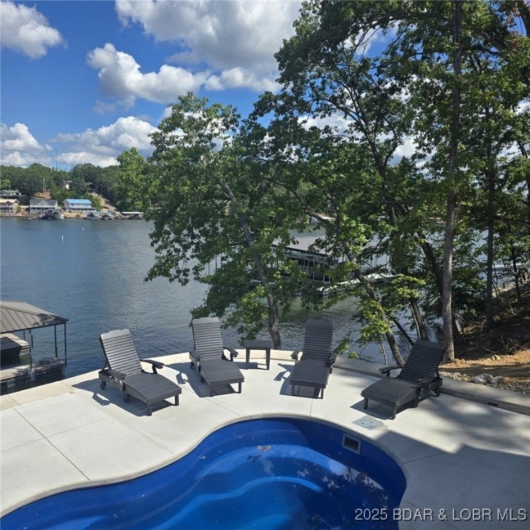 Sunrise Beach, Missouri, 65079, United States, 6 Bedrooms Bedrooms, ,7 BathroomsBathrooms,Residential,Active,1968091