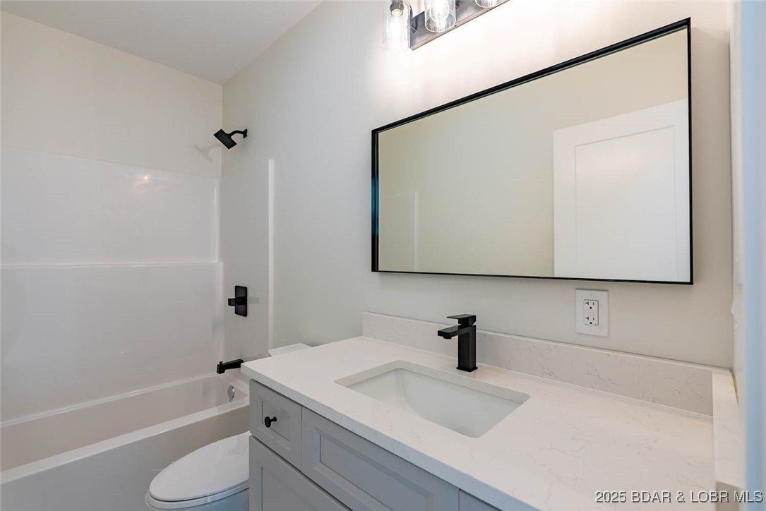 Sunrise Beach, Missouri, 65079, United States, 6 Bedrooms Bedrooms, ,7 BathroomsBathrooms,Residential,Active,1968091