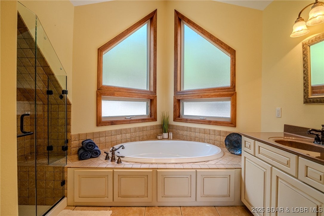 Linn Creek, Missouri, 65052, United States, 7 Bedrooms Bedrooms, ,6 BathroomsBathrooms,Residential,Active,1902924