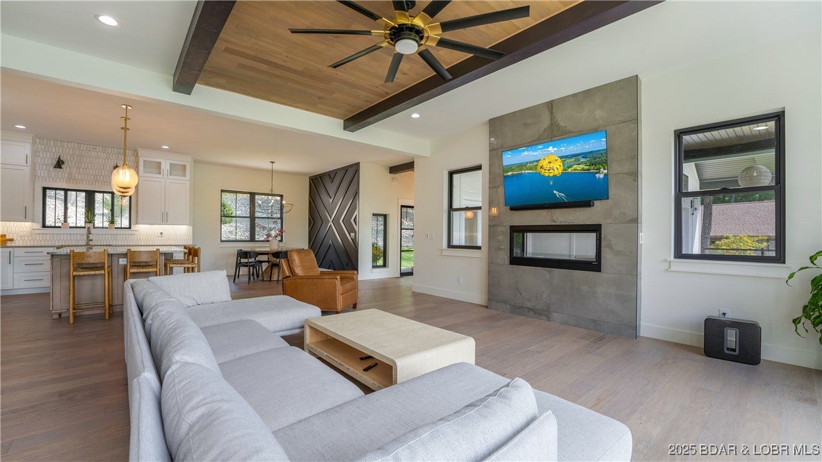 Porto Cima, Missouri, 65079, United States, 6 Bedrooms Bedrooms, ,6 BathroomsBathrooms,Residential,Active,1894189