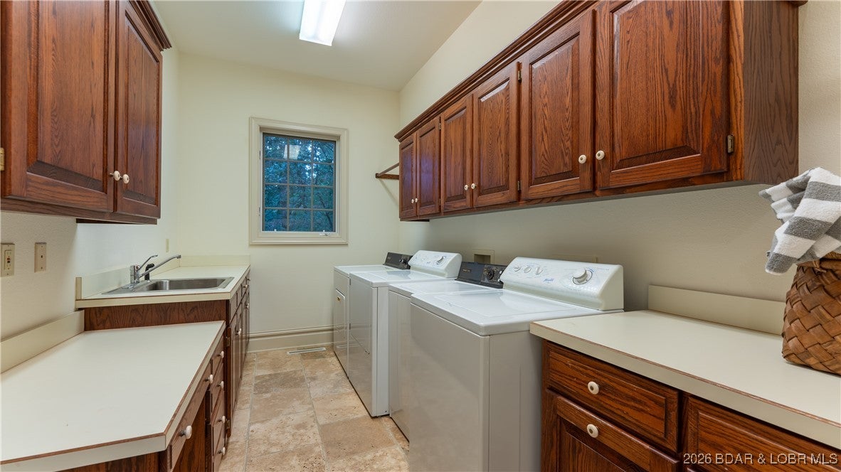 Sunrise Beach, Missouri, 65079, United States, 6 Bedrooms Bedrooms, ,7 BathroomsBathrooms,Residential,Pending,2009370