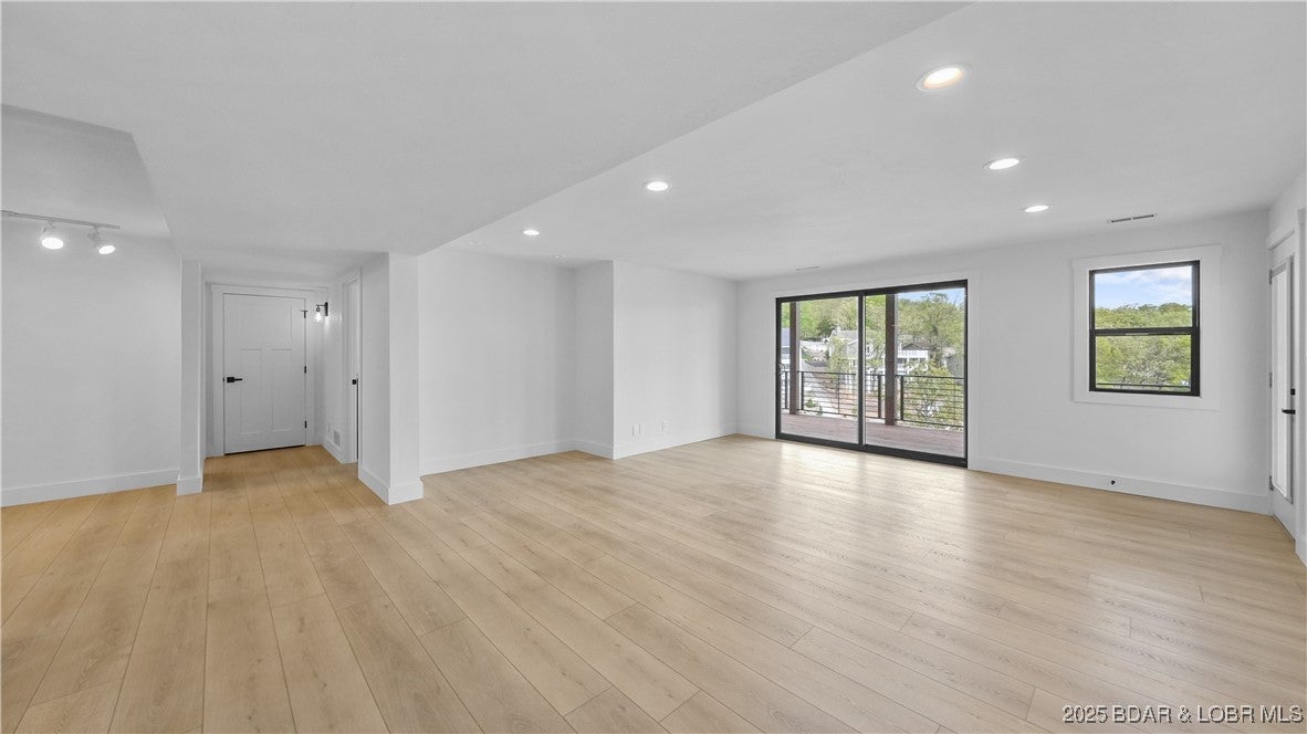 Osage Beach, Missouri, 65065, United States, 4 Bedrooms Bedrooms, ,4 BathroomsBathrooms,Residential,Active,1946330